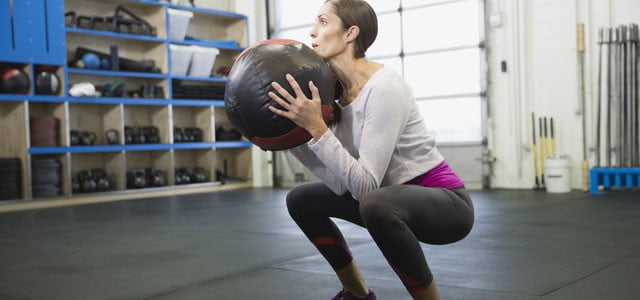 10 tipuri de exerciții pe care le puteți face atunci când aveți dureri de genunchi - GymBeam Blog